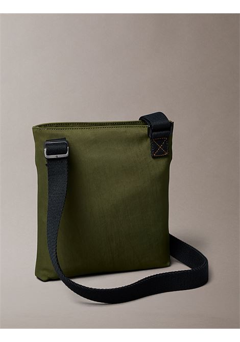 Borsa piatta in nylon con logo monogramma CALVIN KLEIN | LV04D3178GLLP